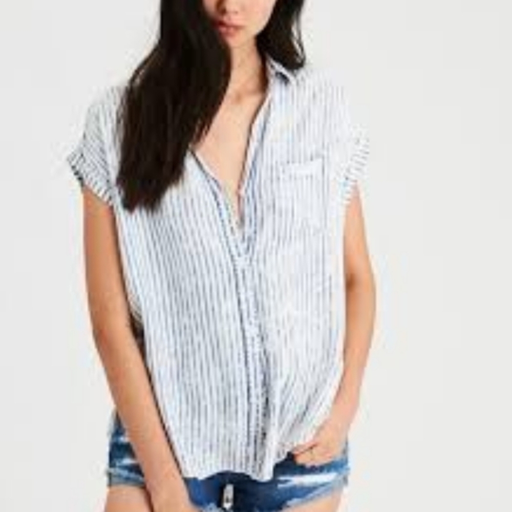 🌼AE Blue and White Button Down Cap Sleeve Top